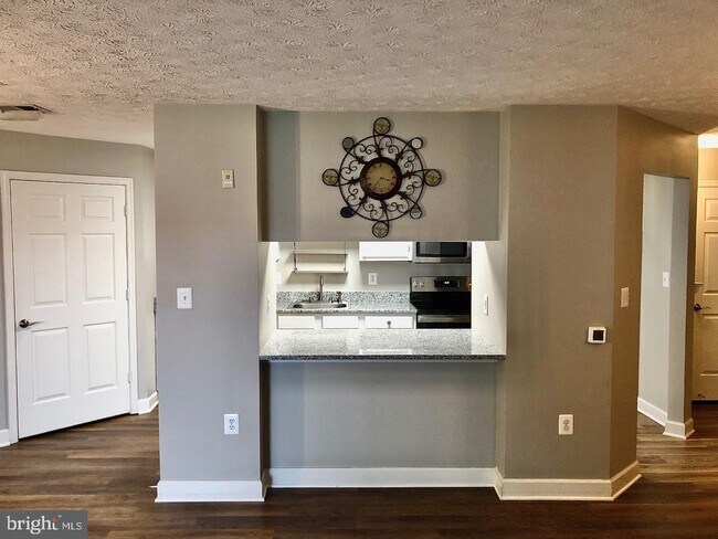 Building Photo - 609 Admiral Dr