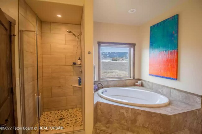 Foto del edificio - Stunning Seasonal Rental on 5.18 Acres – B...