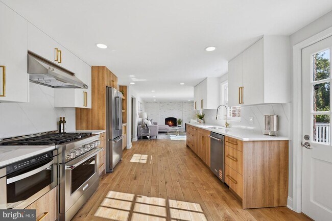 Photo - Just minutes to Park Potomac, Pike & Rose, I-270, and more House