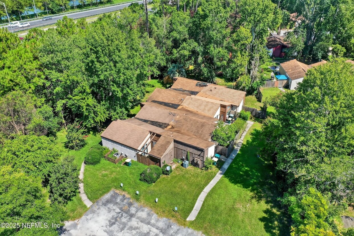 Primary Photo - 10711 Whispering Woods Pl