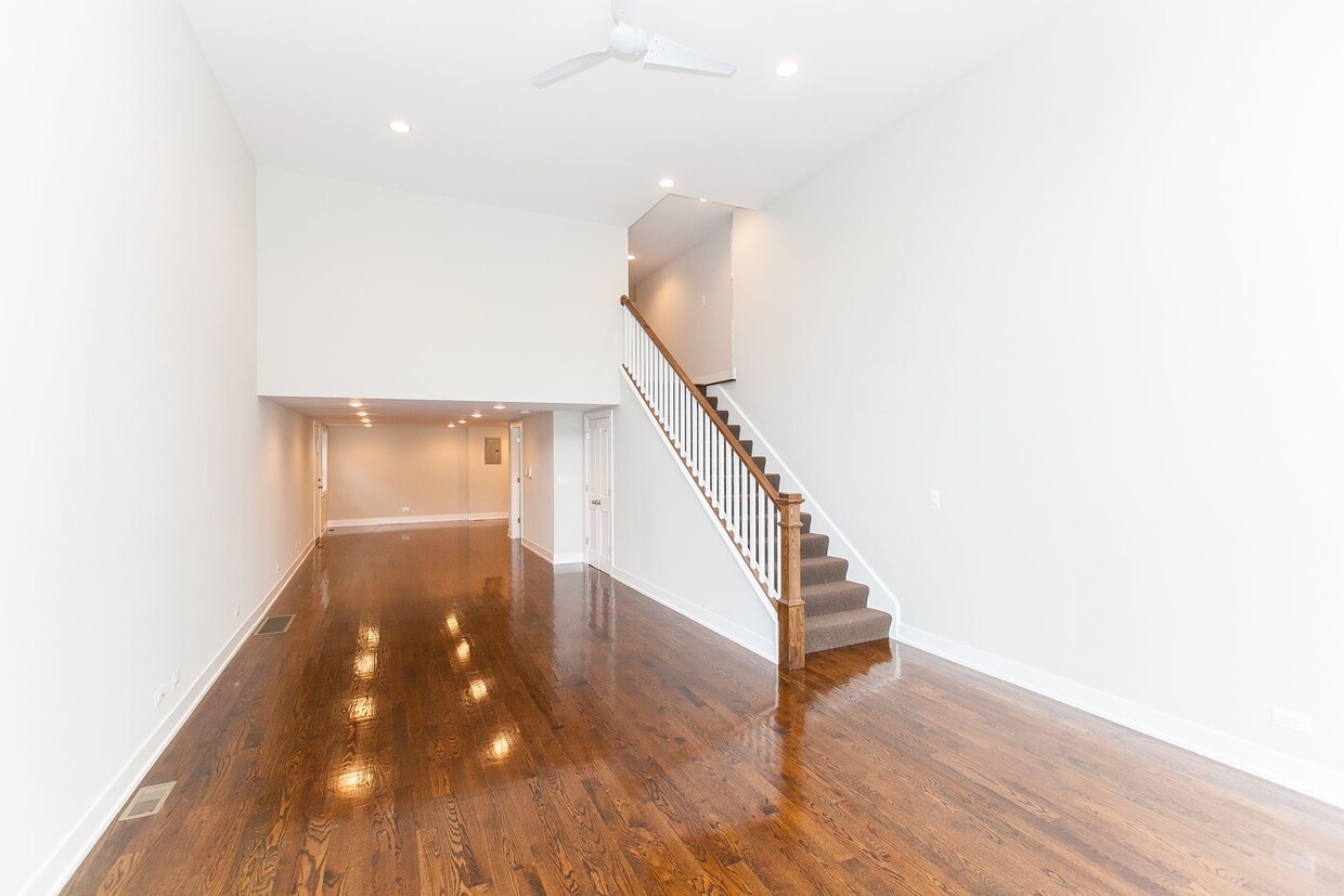 Primary Photo - 1214 W Wrightwood Ave