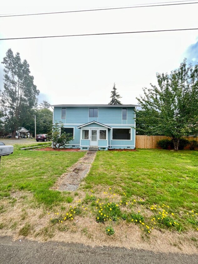 Foto principal - Large 4bd 1ba Home