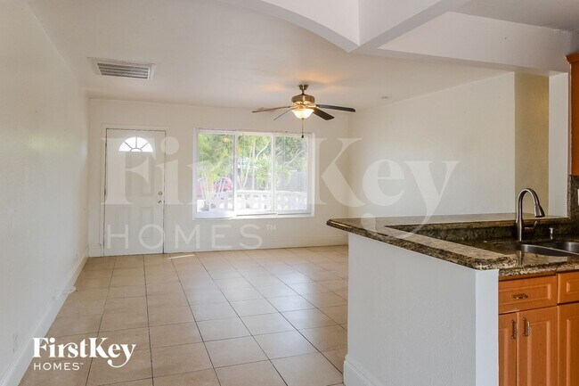 Foto del edificio - 6820 SW 16th Ct