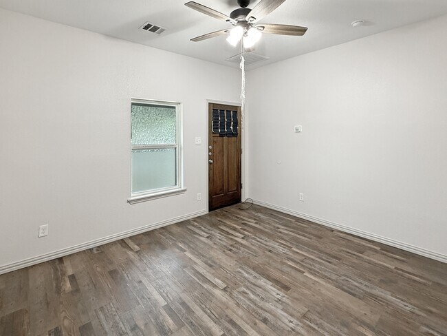 Foto del edificio - 2424 Mckinley Ave
