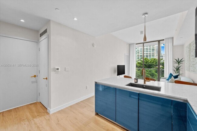 Foto del edificio - 2678 Tigertail Ave