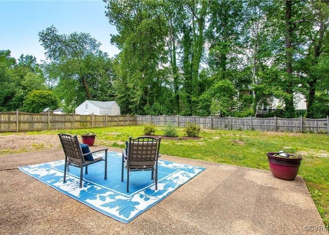 Foto del edificio - 1724 Villageway Dr