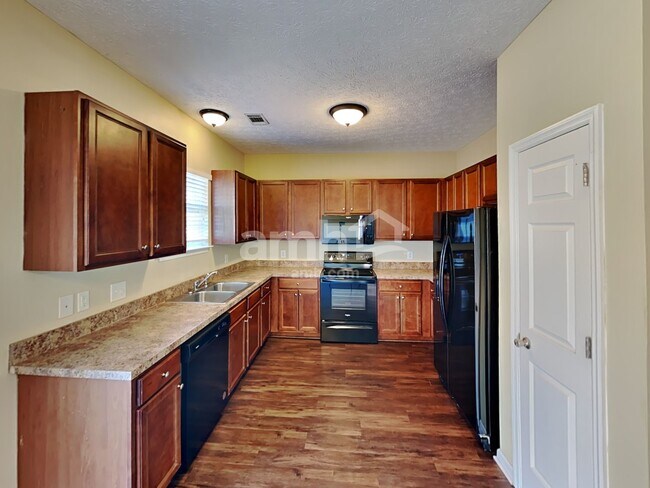 Building Photo - 106 Brant Ln