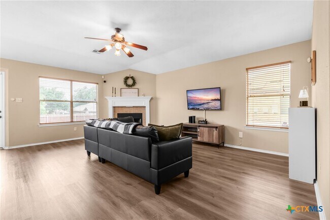Foto del edificio - 6711 Bayberry Dr