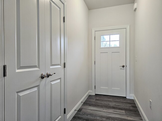 Foto del edificio - 121 Magnolia Dr