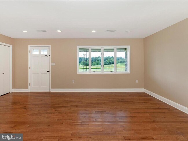 Foto del edificio - 9419 Green Valley Rd