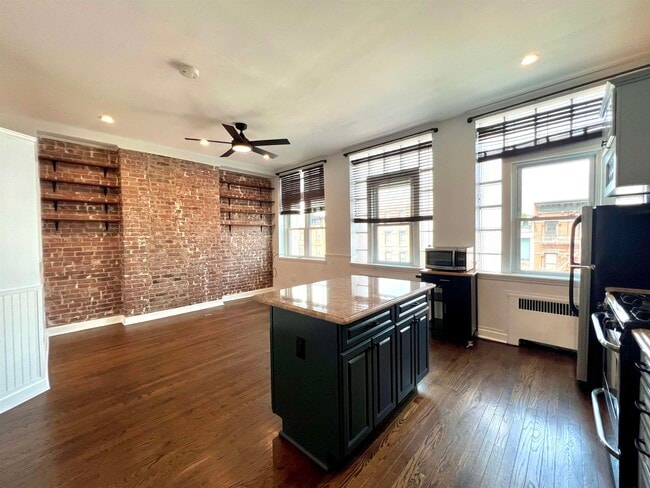 Foto del edificio - 1027 Washington St