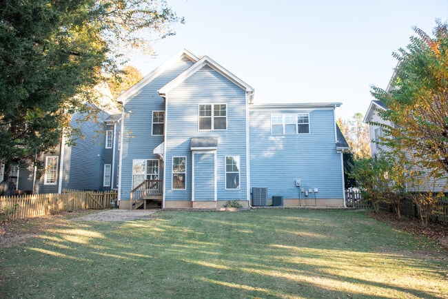 Building Photo - 16015 Kelly Park Cir