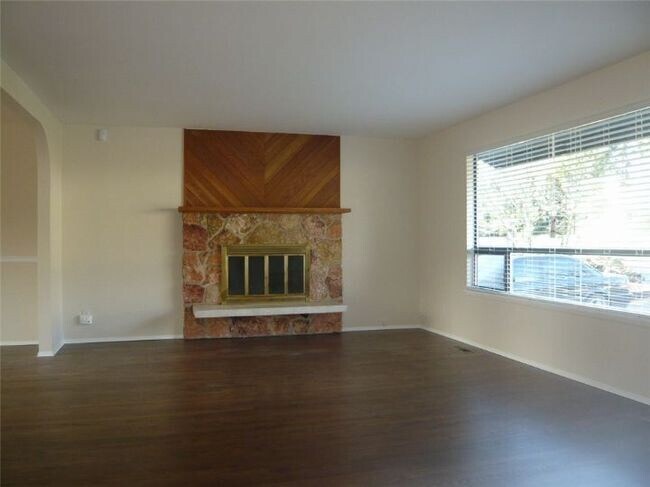 Photo - West hill Kent large 4 bedroom 2.5 bath Da... House
