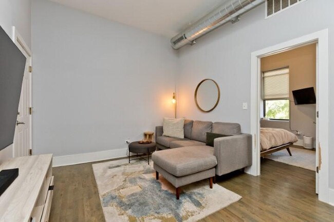 Building Photo - 1 bedroom in Chicago IL 60608