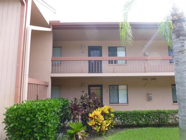 Foto del edificio - 136 Lakeside Dr