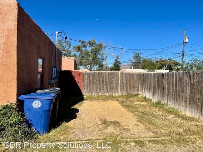 Foto del edificio - 1 br, 1 bath House - 3531 Ross Avenue SE
