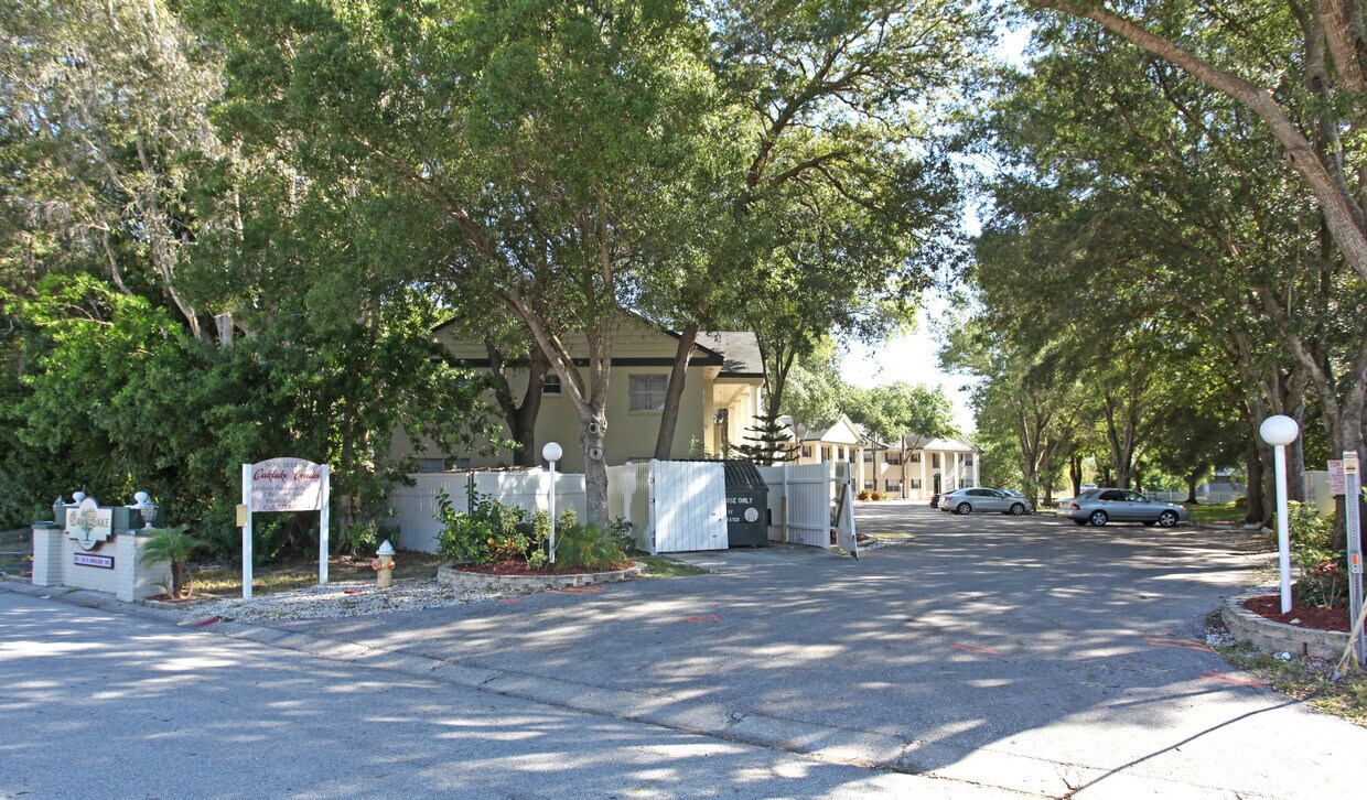 Primary Photo - White House Apartment