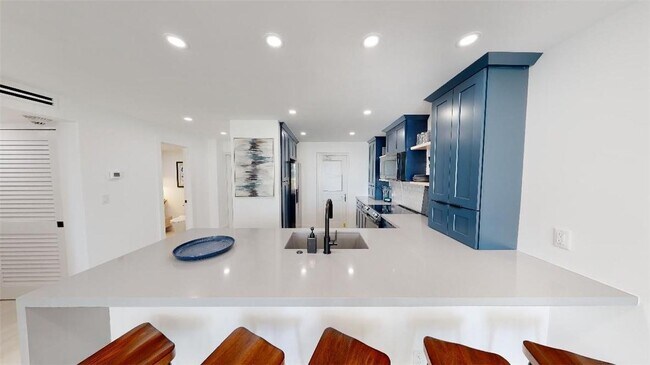 Foto del edificio - 2200 NE 33rd Ave