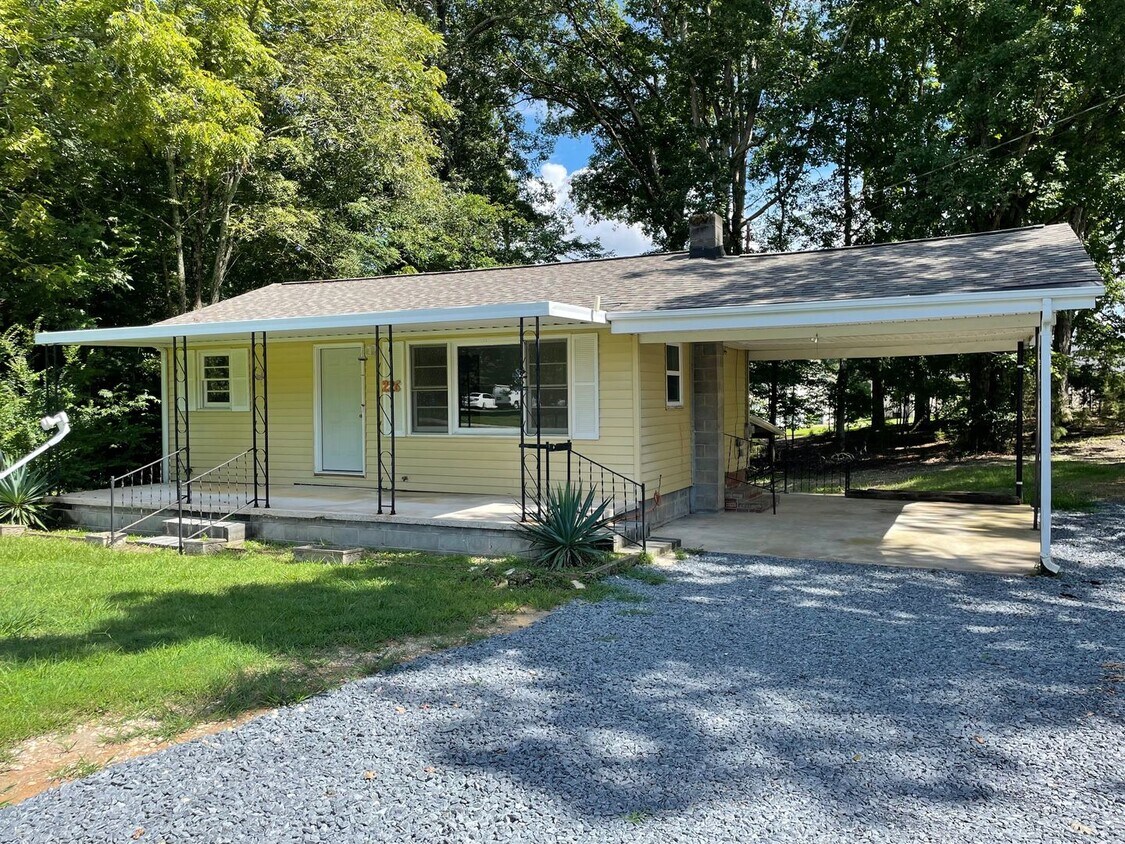 Foto principal - 2 BED, 1 BATH HOME LOCATED IN RANDLEMAN