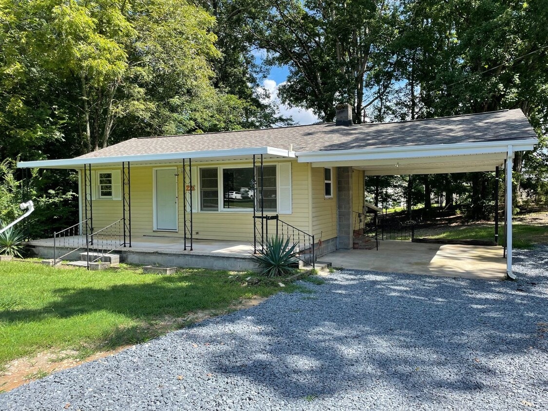 Primary Photo - 2 BED, 1 BATH HOME LOCATED IN RANDLEMAN