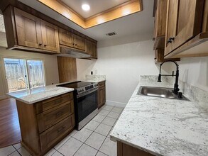 Building Photo - 3614 S Port Dr
