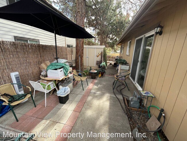Building Photo - 2 br, 1 bath House - 1637 SE Skylark Dr.
