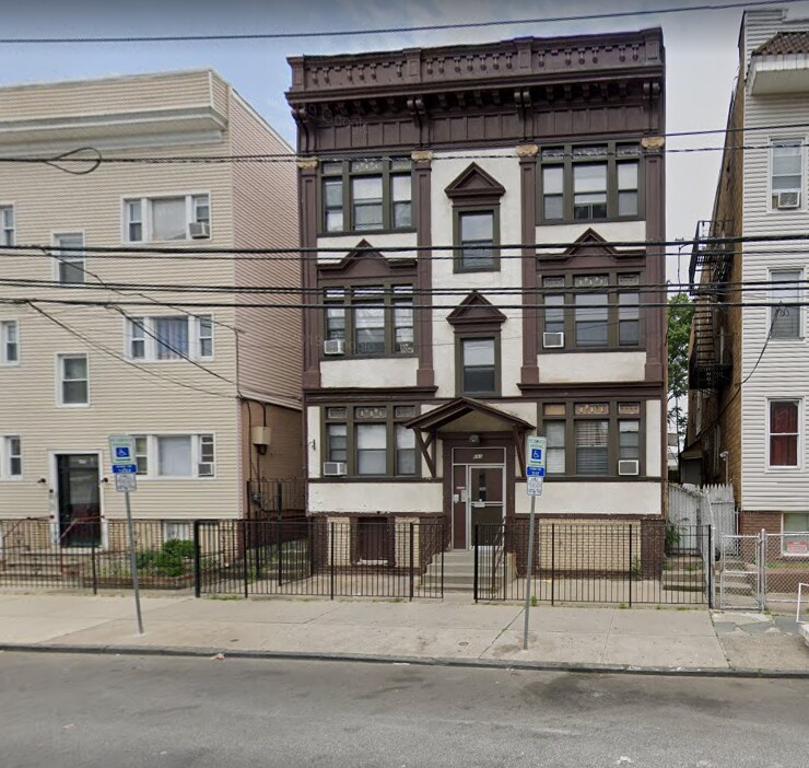 693 Summer Ave, Newark, NJ 07104 Condo for Rent in Newark, NJ