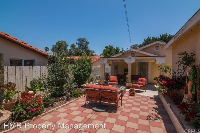 Building Photo - 3 br, 2 bath House - 716 W. Grand Blvd