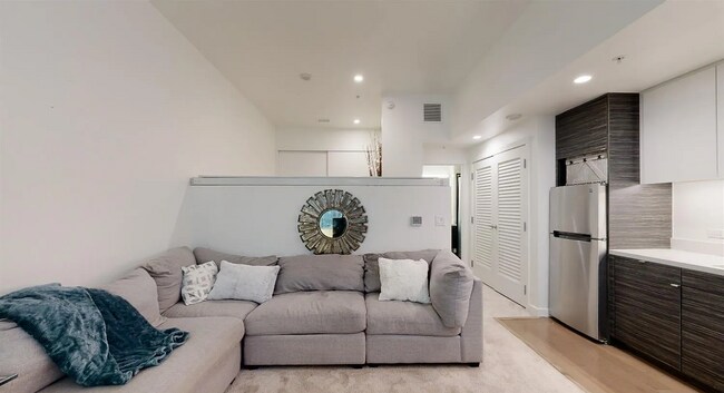 Foto del edificio - Corner view. Luxury. High end appliances. ...