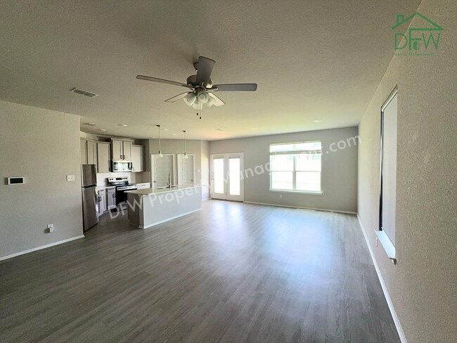 Foto del edificio - Charming 3-Bedroom Home with Spacious Backyard in Providence Village!