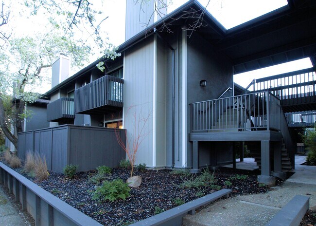 Building Photo - 1908 Camino Verde