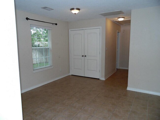 Foto del edificio - 200 W Worsham St