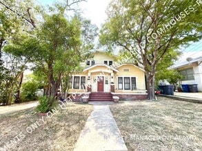 Building Photo - 810 W Magnolia Ave