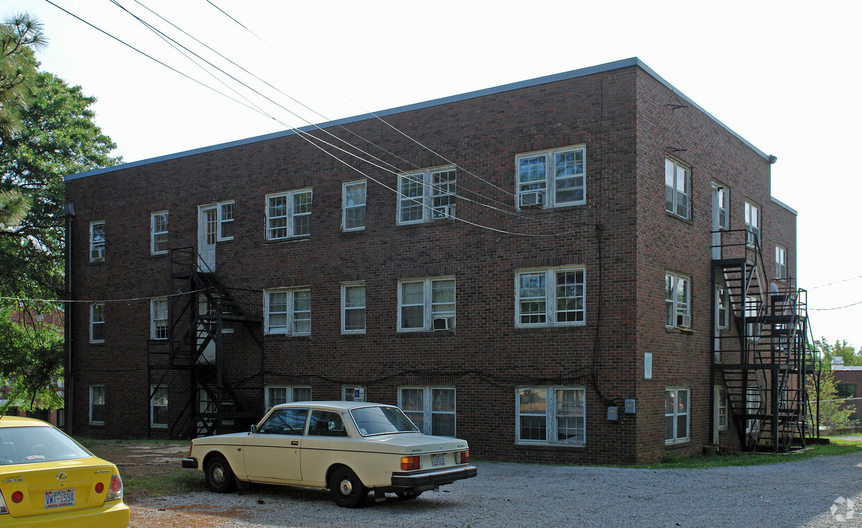 Building Photo - 3109 Hillsborough St