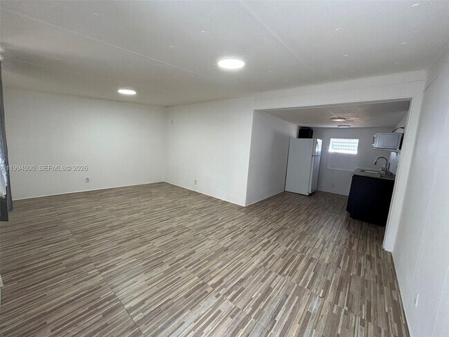 Foto del edificio - 11942 N Branch Rd