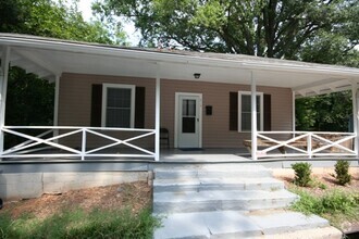 Building Photo - 913 Orient St