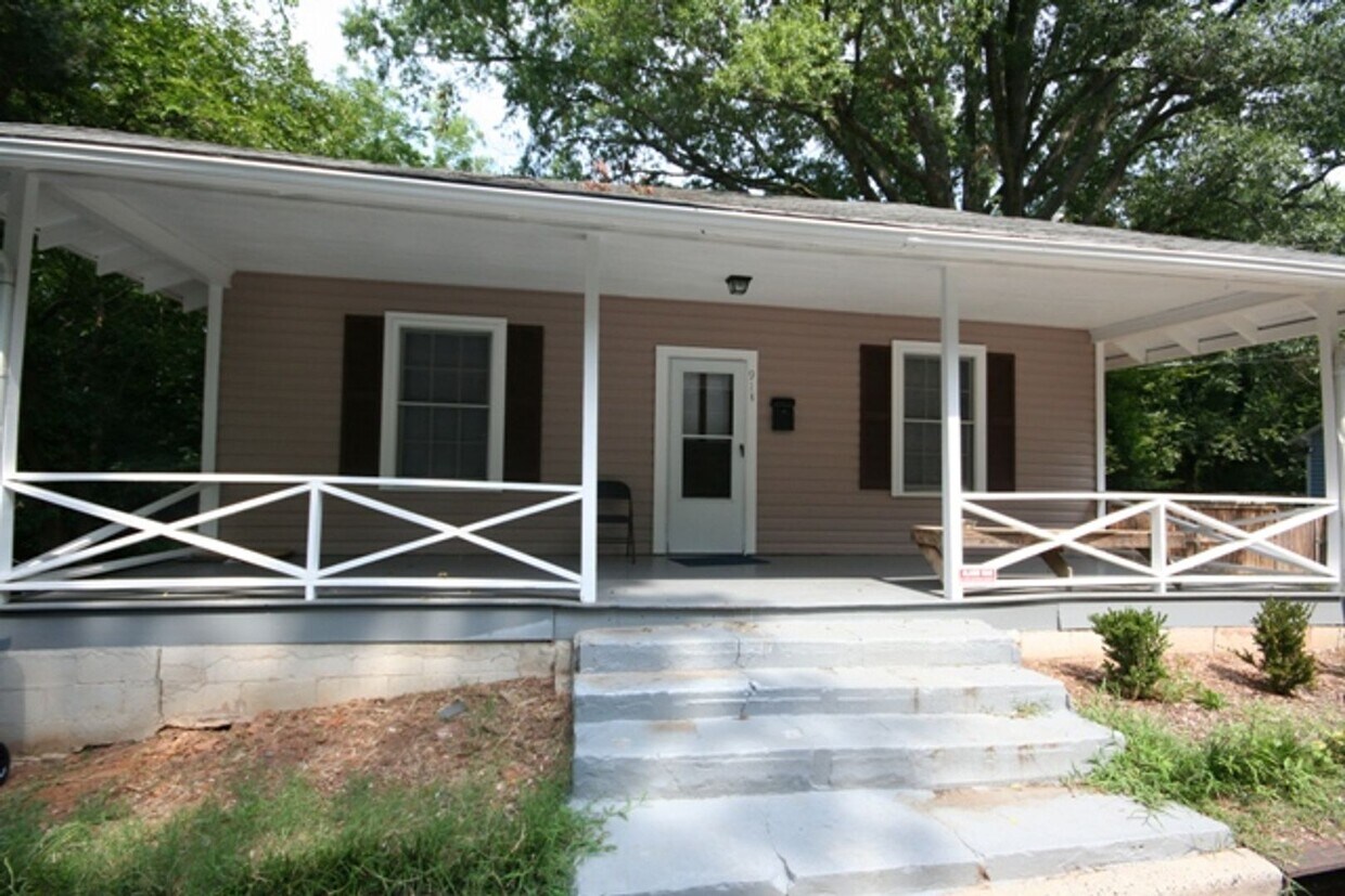 Foto principal - Spacious 2 Bed 2 Bath House with Storage /...
