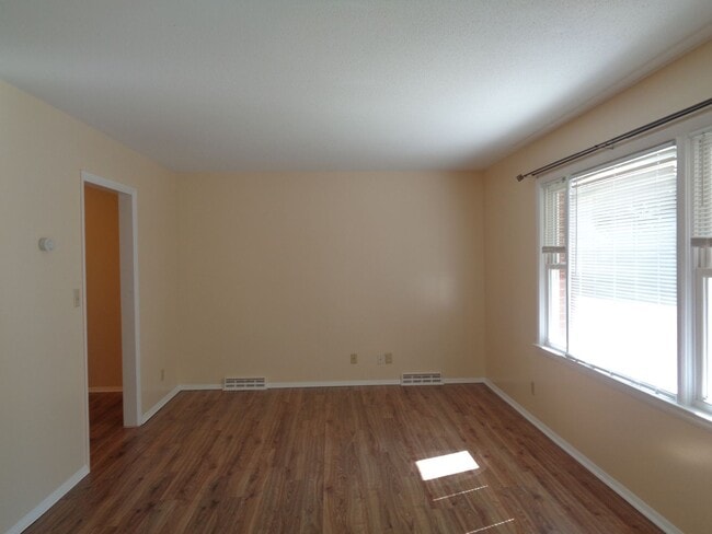 Foto del edificio - House for Rent-Country Club Area