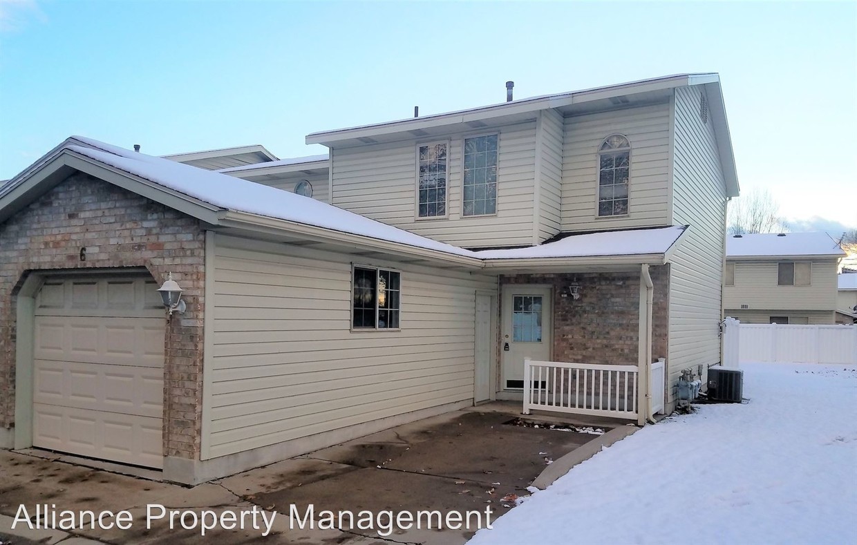 Primary Photo - 3 br, 1.5 bath House - 438 E Rosewood Ln #26