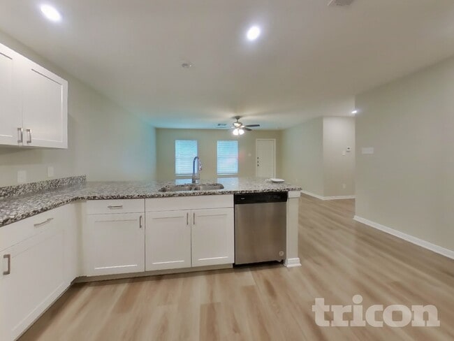 Building Photo - 10050 Cerritos dr