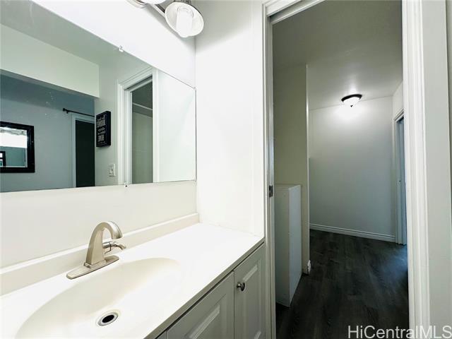 Building Photo - 1555 Pohaku St