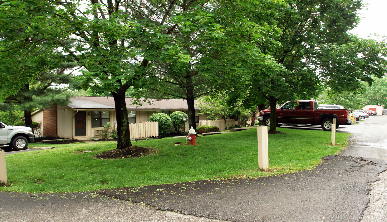 Primary Photo - Red Deer Aapartments