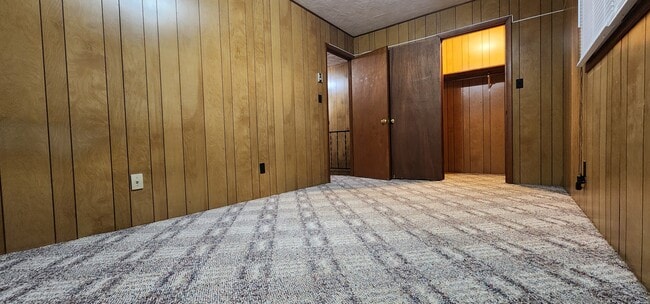 Building Photo - Hickory Hills Townhomes