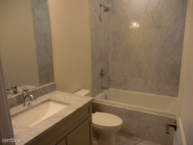 Foto del edificio - 1508 W Diversey Pkwy