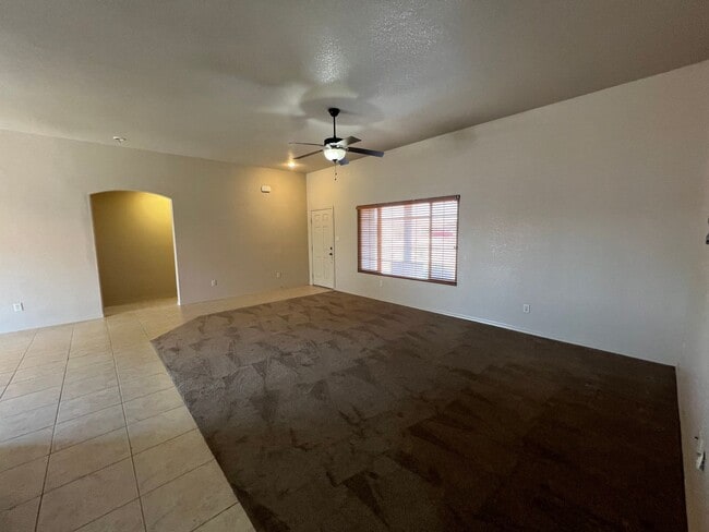 Building Photo - POOL HOME IN ESTRELLA!