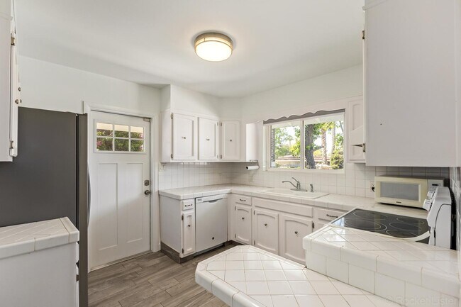 Foto del edificio - 6631 N 12th Pl