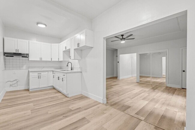 Building Photo - 751 Normandie Ave