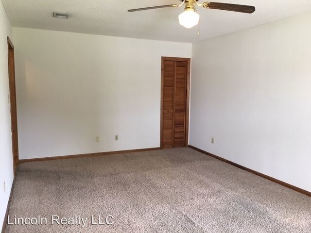 Building Photo - 2314 Pineview Dr