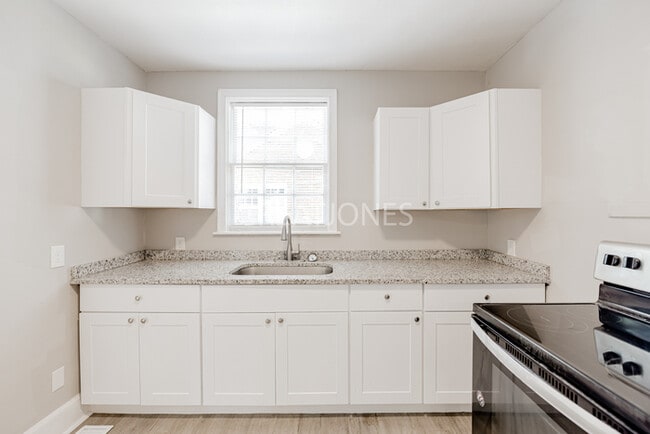 Building Photo - NOW OFFERING ½-MONTH FREE OFF FIRST FULL M...