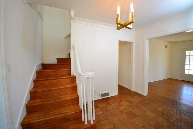 Building Photo - 2545 S Birmingham Pl